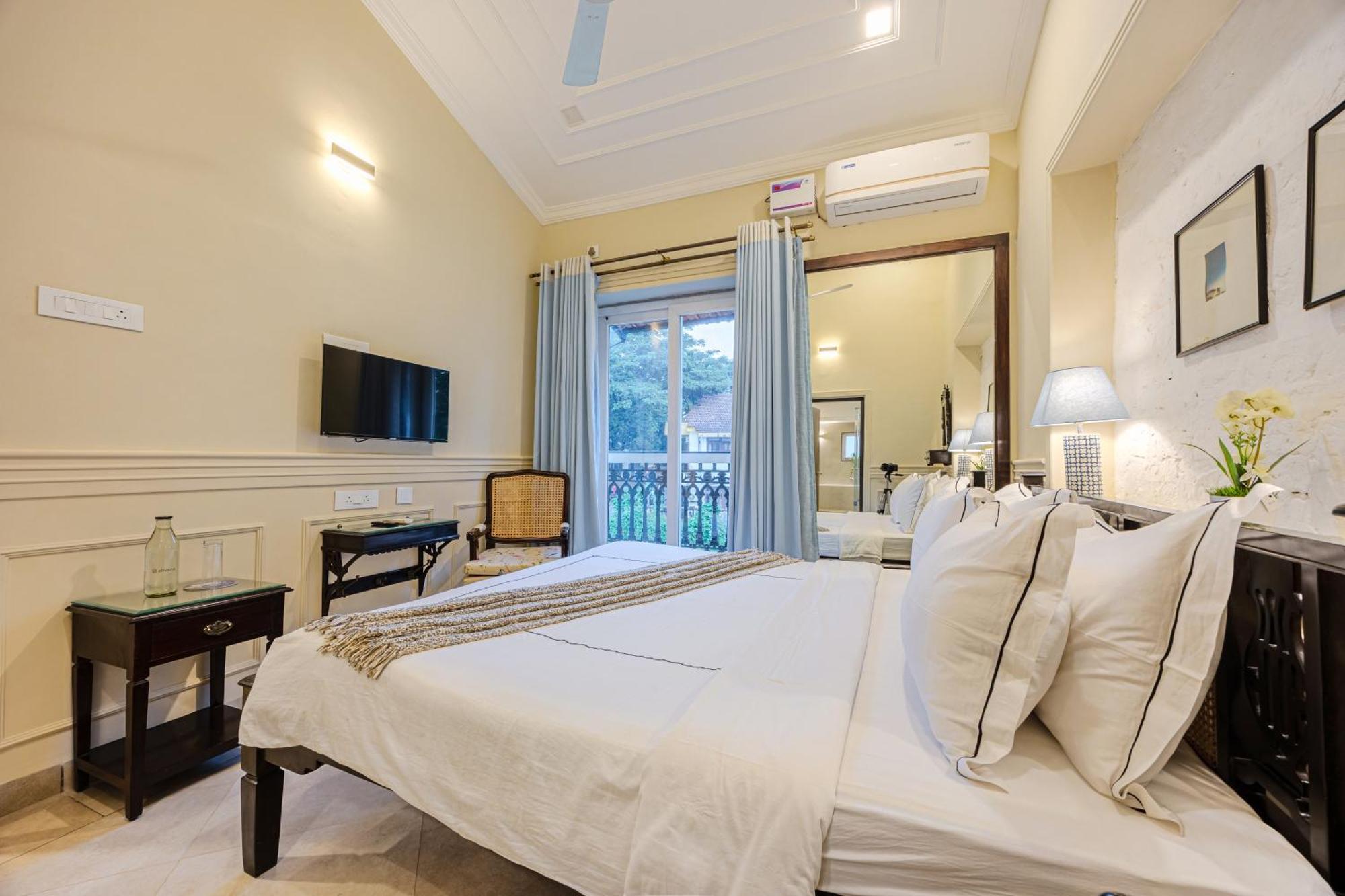 Elivaas 4 Bhk Villa Near Beach With Private Pool & Bar - Casa Boa Vida Candolim Exterior foto